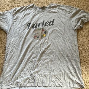 T-shirt with art easel